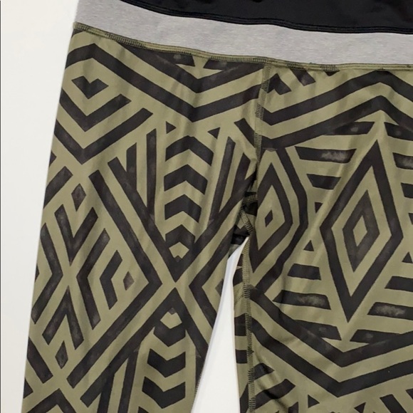 Lululemon Run: Inspire Crop II Full-On Luxtreme in Chevron Shuffle - Picture 8 of 14